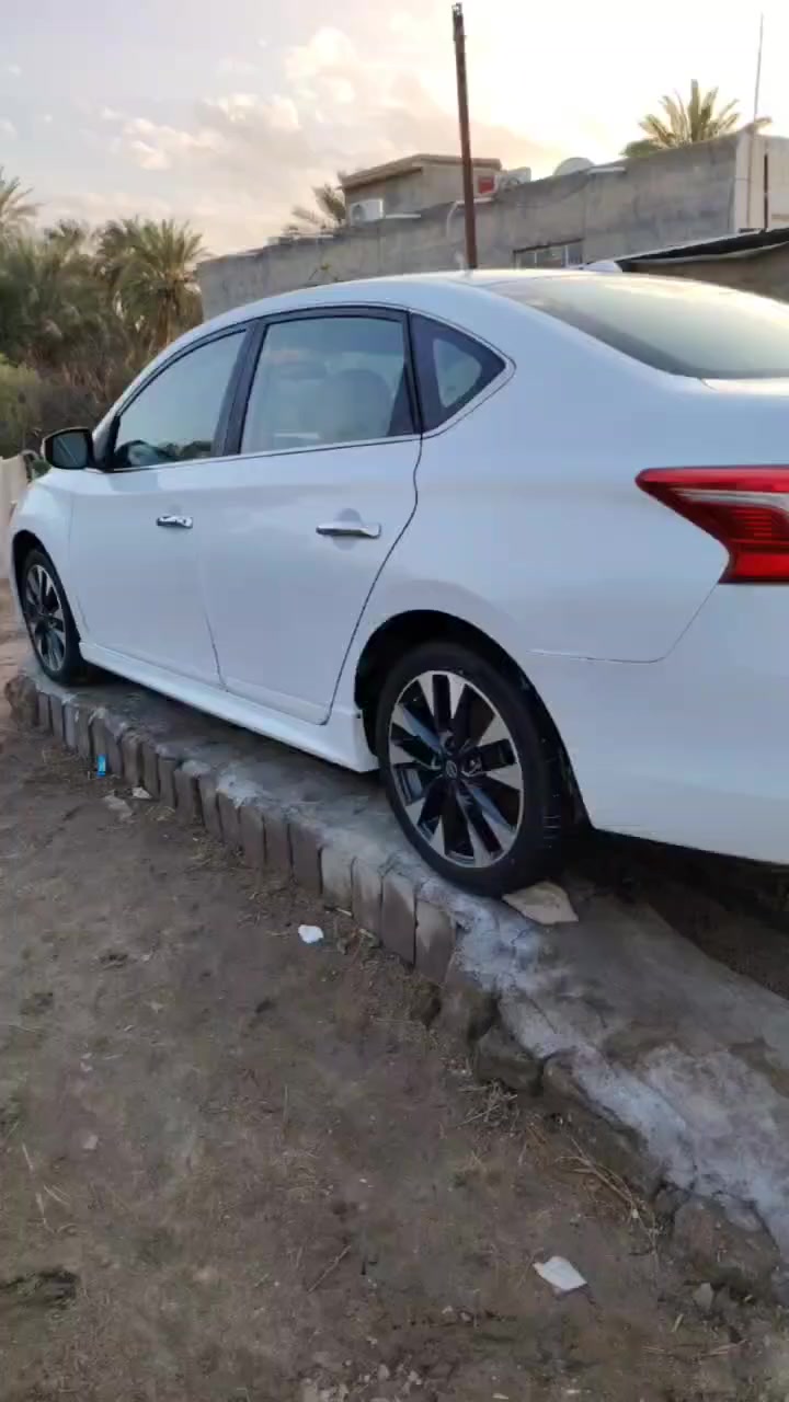 نيسان سنترا 2019
وارد أمريكي فول مواصفات
بصمه لون ابيض صدفي مميز 
تحكم ستيرن
مثبت سرعه
كامره خلفيه
تخم تاير جديد
تبريد
تدفئه
سنويه جديده ل2031 
وبعد هواي مواصفات
السعر 125
للاستفسار واتساب ***********

