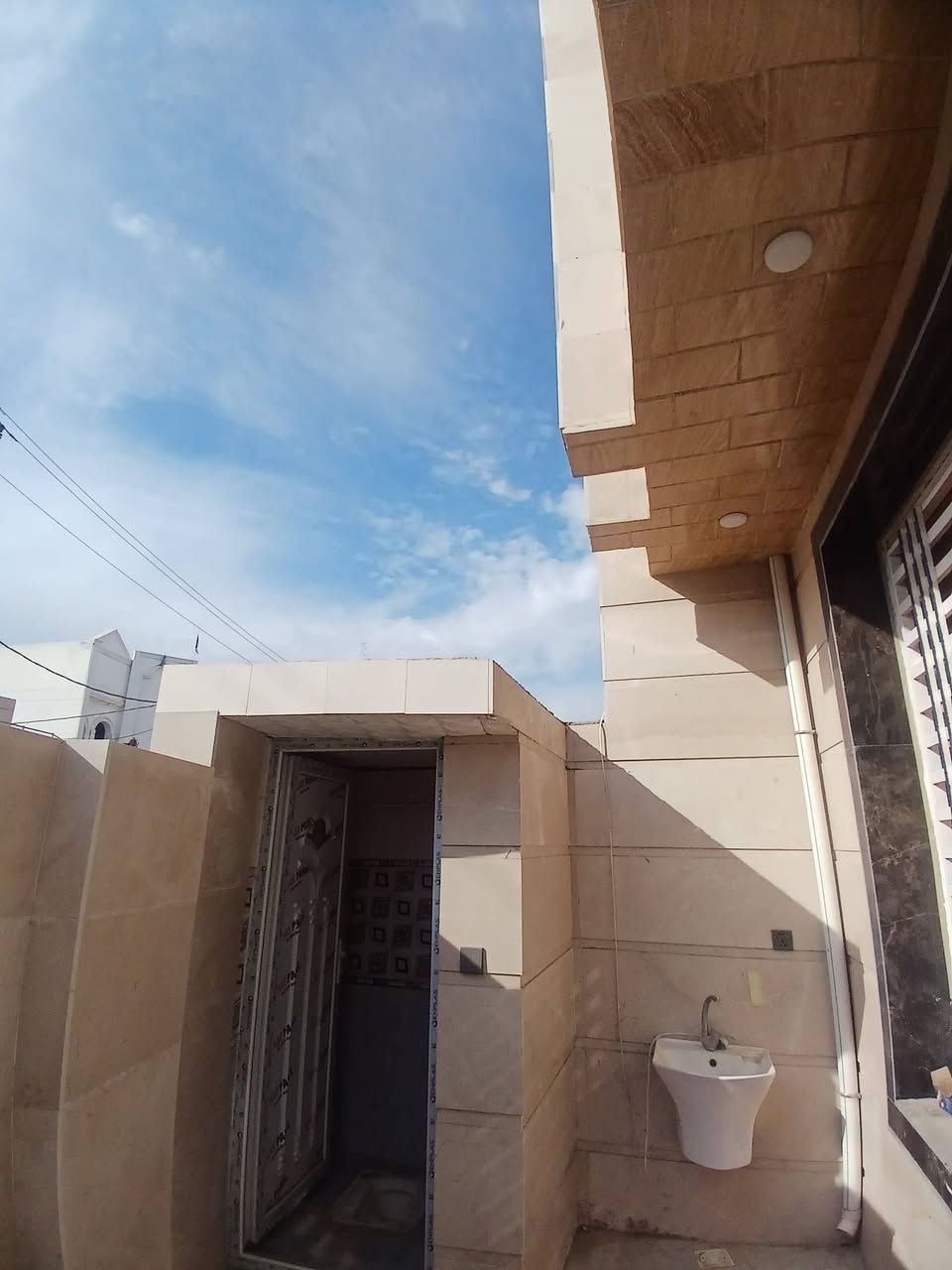 دار للبيـــــــــــــع...
طابــــــــو زراعي سنـــــــــد // 25... 
ــــــــــــــــــــــــــ
زويــــــــر الغربي تقسيـــــم حسين رضا
 خلف محطــــــــة الوقــــــــــود... 
ـــــــــــــــــــــــــــــــــــــــ
بمســـــــــاحه / 140م 
طابقيــــــــن والبناء جــــــــديد وبحاله جيده.... 
ــــــــــــــــــــــــــــــــــــــــــــــ
ثــــــــلاث غرف نـــــــــــوم 
صالــــــه هـــــــول مطبـــــــــــخ حار بارد
 صحيات خارجية وداخليه كــــــــــراج ومـــــــــــــناور.... 
ـــــــــــــــــــــــــــــــــــــــــــــــــــــ
***********
***********
