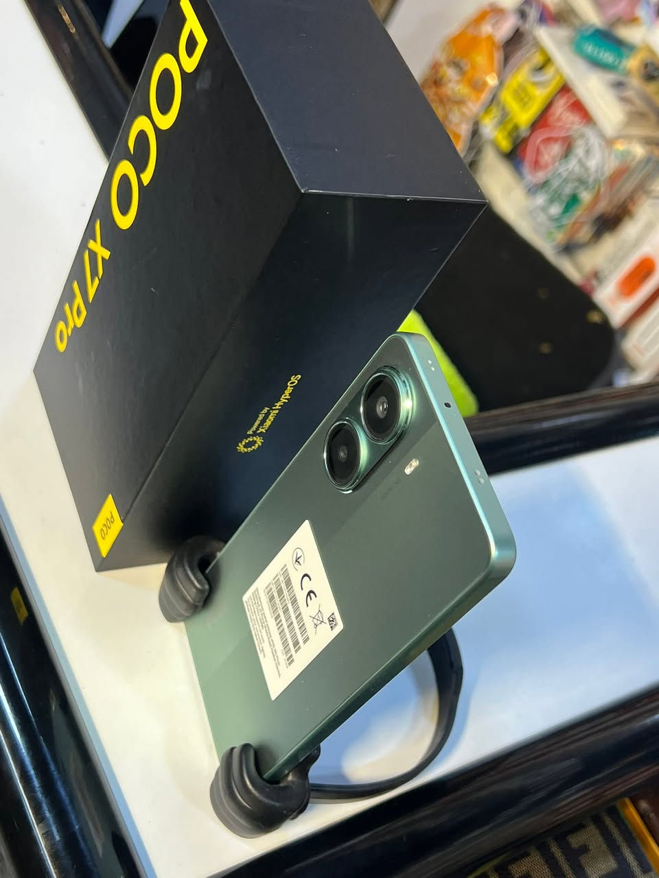 العنوان: 🛑 عملاق الألعاب والسرعة POCO 7 Pro (نسخة الـ 512 جيجا) بحالة الوكالة! 🛑
تفاصيل الجهاز:
 الموديل: بوكو 7 برو (POCO 7 Pro) 5G.
 الذاكرة الداخلية: 512 جيجابايت (مساحة عملاقة لكل ملفاتك وألعابك).
 العشوائية (RAM): 12 جيجابايت (أداء صاروخي بدون أي تعليق).
 حالة الجهاز: مستخدم نظيف جداً بحالة الوكالة (أخو الجديد)، غير مفتوح نهائياً ولا مصلح، وخالي من الشخوط تماماً (مكفول).
المواصفات الخارقة للجهاز:
 الشاشة: شاشة AMOLED مذهلة بتردد 120Hz تقدم سلاسة فائقة وألوان مشبعة.
 البطارية والشحن: بطارية ضخمة بسعة 6000 مللي أمبير تدوم طويلاً، مع شحن سريع خارق بقدرة 90 واط (يشحن الجهاز بلمح البصر).
 الكاميرا: أساسية بدقة 50 ميجابكسل مع مثبت بصري (OIS) لتصوير ثابت وفائق الوضوح في الليل والنهار.
 النظام: واجهة Xiaomi HyperOS 2 الحديثة والسلسة
يوجد توصيل جميع محافظات 
السعر 🙀٤٢٠ الف 
مراوس أو بيع 
‏***********أمير علي
