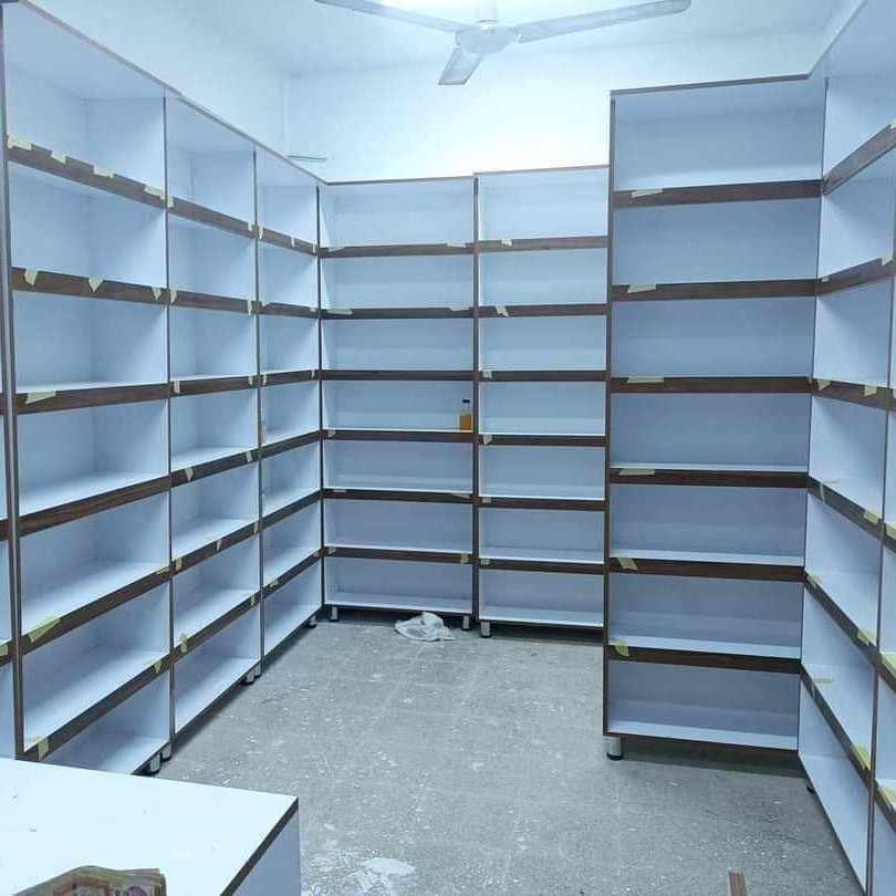 #خليك_دائما_مع_ديكورات_ابو ايمن
#فاترينة_مع_الاعلان والبيبان 
#فاترينة_مع_الابواب_
#فاترينة رفوف فقط 
#جميع_الوان_جميع_قياسات_حسب🥳 قياساتك الخاصة
#العرض_لفترة_محدودة_سارع_في_حجز🥳
الاسعار قياس 250*20*90 سعر القطعه 85 الف قياس 250*30*90 سعر القطعه 120 الف 
الخشب تركي وعالفحص وبي ضمان استرجاع اذا طلع مو تركي 
متوفرة جميع الالوان و تفاصيل
و حسب قياساتك الخاصة نعمل
……………………………………………
🚕العنوان _النجف الاشرف _حي العسكري _شارع الاطفائية_ مجاور البارون للواجهيات
🔶عارضات فاترينات 
🔶ديكورات صيدليات
🔶ديكورات كوزمتك
🔶ديكورات موبايلات 
🔶ديكورات اكسسوارات
🔶ديكورات مطاعم 
🔶ديكورات محلات ملابس
للاتصال علئ الرقم. (*********** )
للمراسلة علئ الوتساب( *********** )
