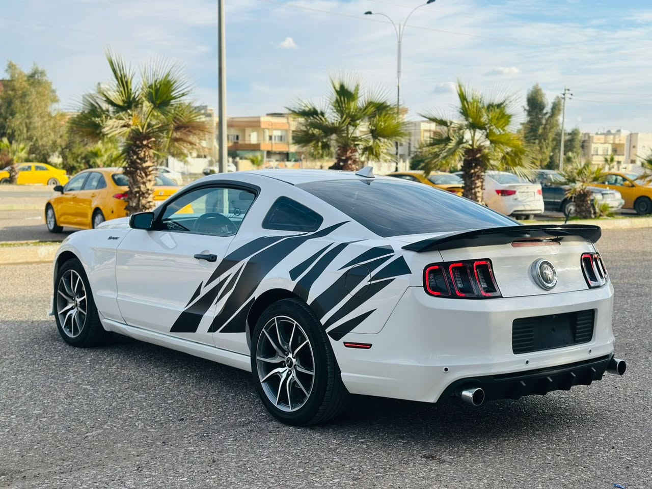 محدث 2014 بل كامل
رقم سليمانيه  سنويه لل28 
كير محرك بل شرط 
صدر امامي خلفي جديد 
ويل وتاير جديد 
سياره جاهزه من كلشي 
ابيع بالأقساط لان اني مشتريها بل اقساط 
مقدمه 50 ورقه والباقي قسط
سعر 110 

***********
مكانً كركوك
