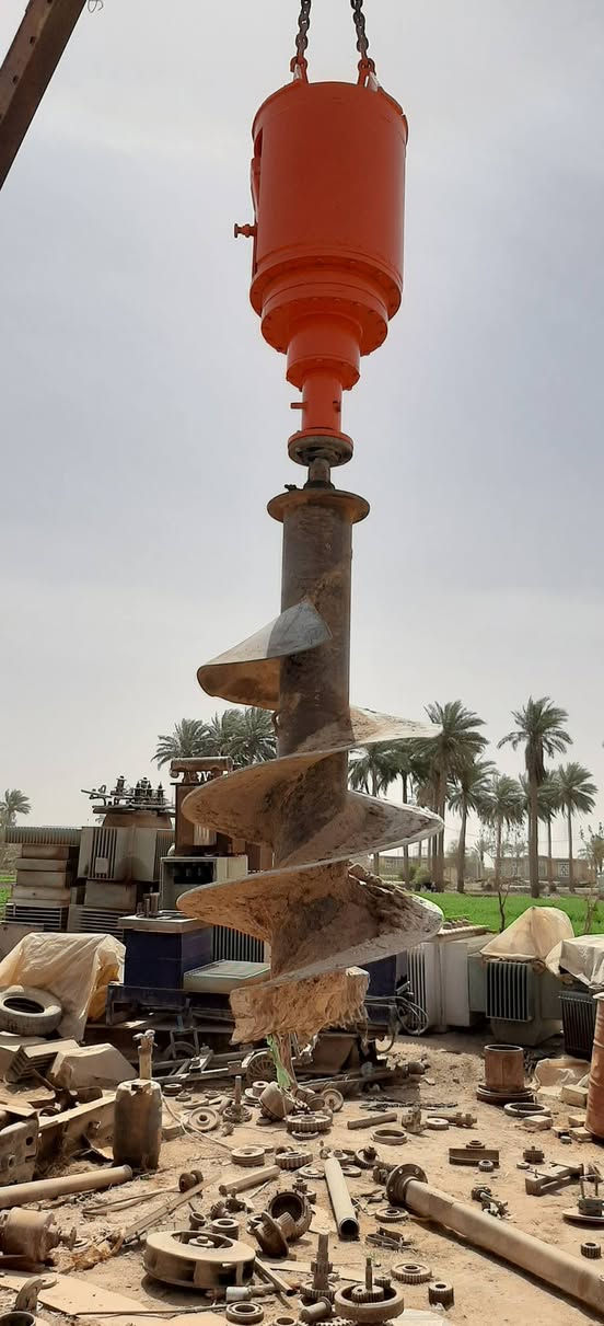 جهاز حفر قوي
قادر على حمل برينه من 40 سنم و/100 سنم
هيتاشي ياباني لا تخلي يفوتك

*********** هاتف + واتساب
