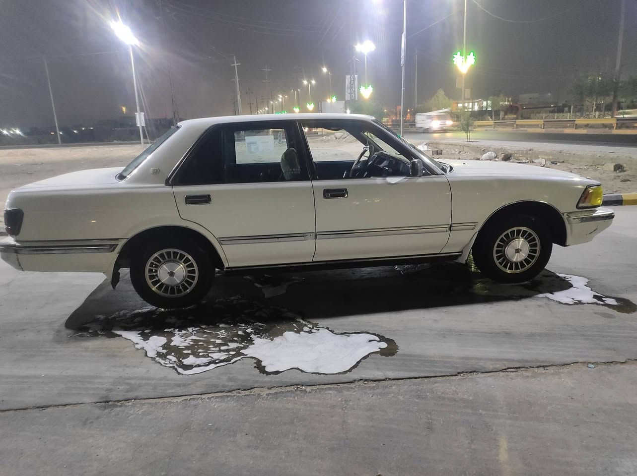 سياره للبيع سيدان مديل 89 مكفوله مكينه جديده 2 ونص بصره كرمه علي ***********
