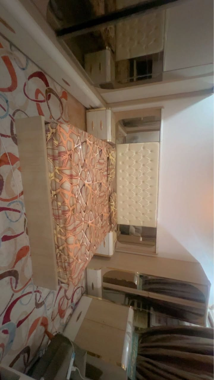 غرفه نوم للبيع ١٠ قطع تركيه نظيفه للاستفسار ***********
