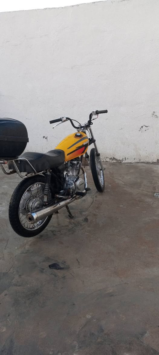 سلام عليكم دراجة ناما انتنس محرك نضيف ما مفتوح منه برغي بدون أوراق مكفوله السعر 650الف وبيها مجال الشراي يتصل على الرقم ***********
