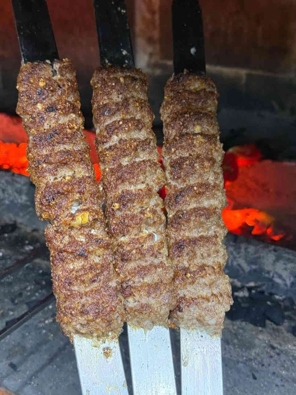 بسم الله الرحمن الرحيم لحوم ومشويات المسعودي لحم غنم  تكه لحم تكه دجاج لحم عراقي 100% رضا الزبون غايتنا مهنتنا فن مطالبه بالنجاح لخدمه للزبون العنوان جسر ديالى القديم مقابيل شارع الاطفاء خدمه توصيل ***********ابو علي 🍂
