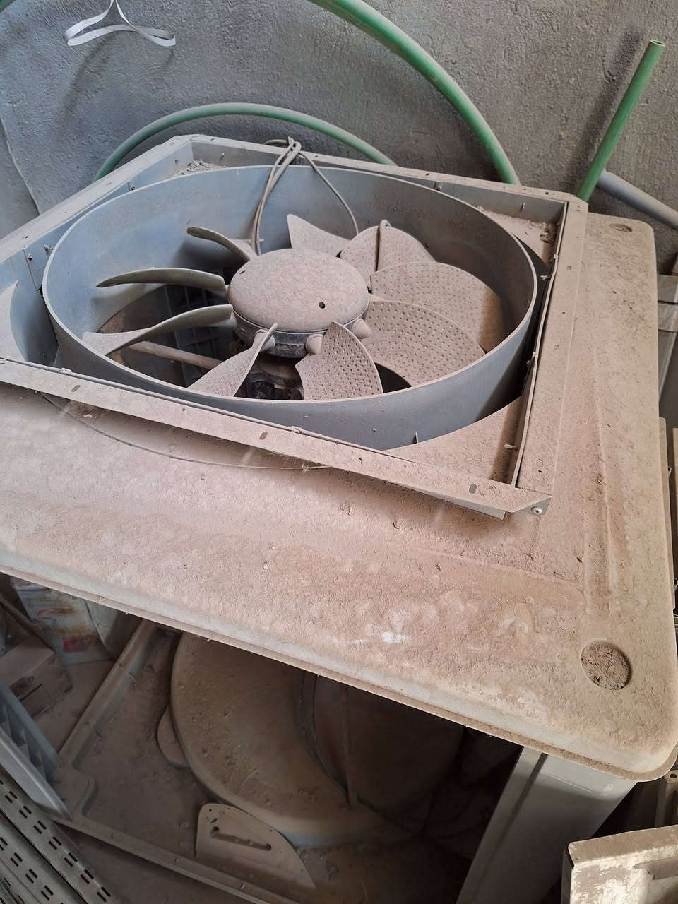 مبرده حجم كبير للبيع مع اداه تشغيل تجي تشوفه بعينك اذا تريد تشتري للتواصل ***********
