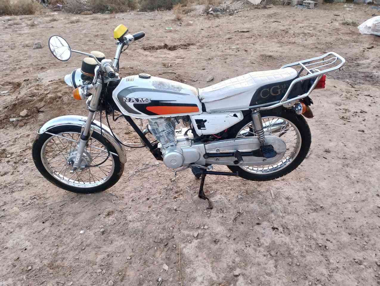 دراجه للبيع رقم موديل 20مكان واسط قضاء الحي والشراي يتصل على رقم ***********
