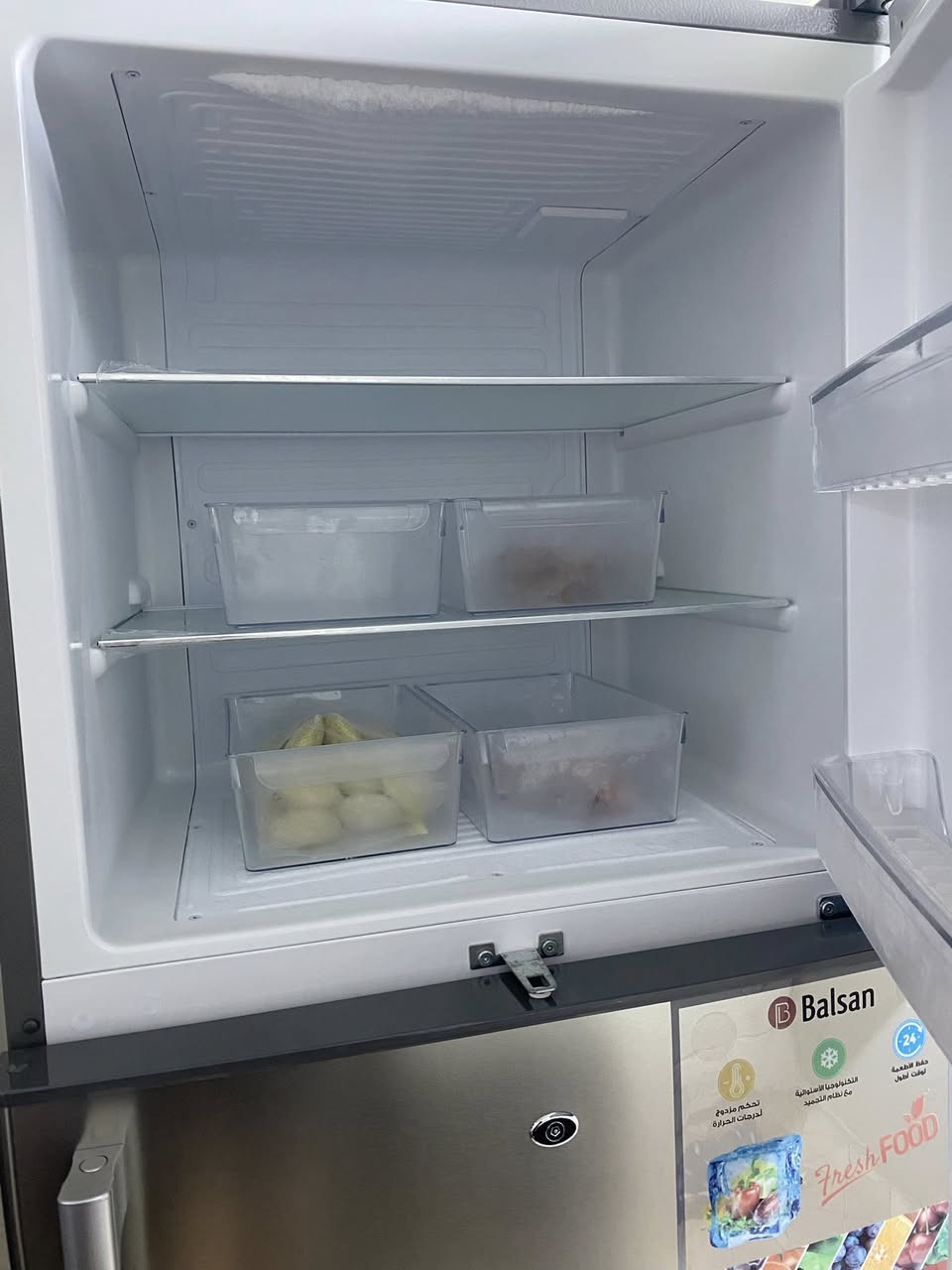 ثلاجه البلسان شركه توسوت 24 قدم مستخدمه اقل السنه  مابيهه اي تصليح اخت الجديده سعره 300 الف مكاني الامين الثانيه ***********
