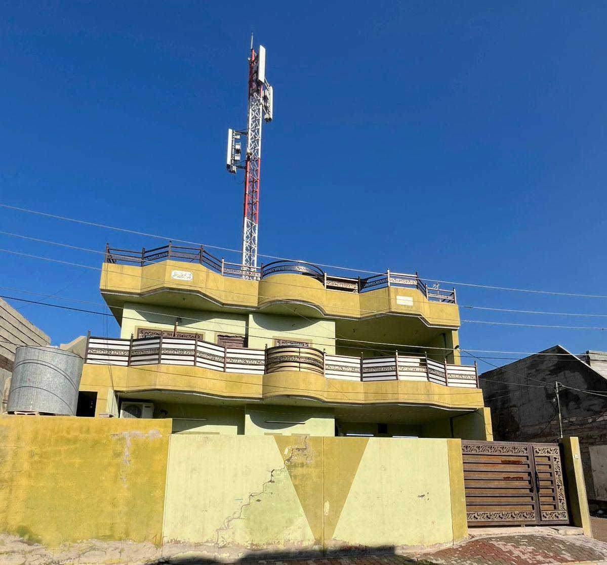 #دار للبیع🏠
#نوع_الملك :-  طابو ملك صرف 
#المساحة :- ٤٠٠م ركن
#نوع #العقار :- دار سکن طابقين (٢٥٠م) 
#مواصفات ( الطابق الاول+ الاستقبال +مطبخ   وهول2 + غرفة خطار + غرفةنوم 2+ صحیات.
الطابق الثاني (غرف نوم ٢ + هول + مطبخ حار وبارد + صحيات).
(١٥٠م) محلات عدد ٥ مع برج اتصالات اسيا سيل
#الموقع : حي الواسطي  خلف معرض فراس الحمداني.

للاستفسار الاتصال بالرقم (***********)
