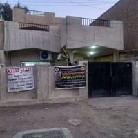 عندي بيت للبيع  يحتوي على 3غرف نوم ومطبخ وهول وحولي وكراج وحديقة و حما...