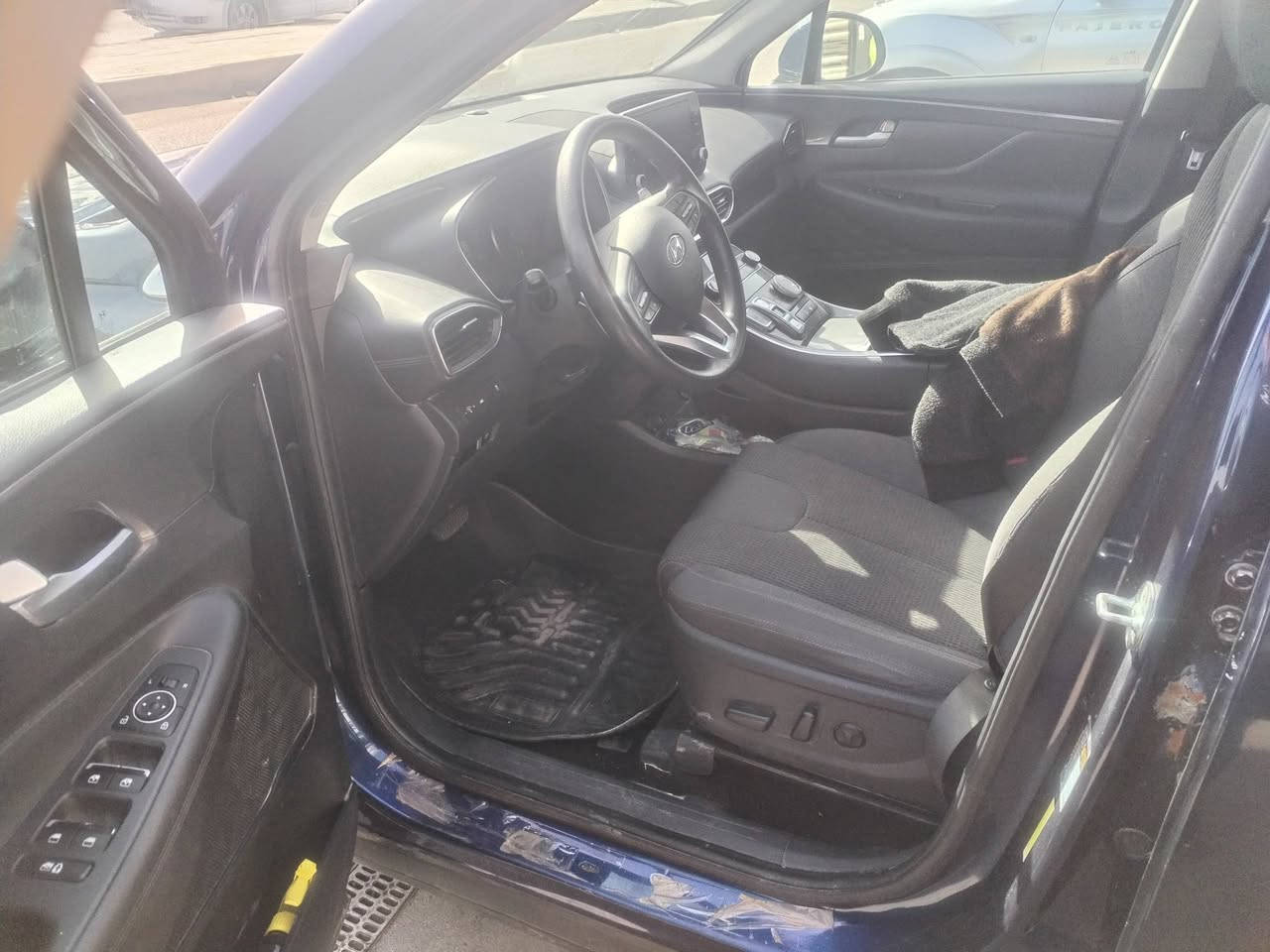 سنتافي ٢٠٢٢ لون مميز ماشيه ٦٣ سعرها ١٩٥ وبيها مجال حك الجيه تترقم بغداد فول ما عدا الفتحات ضربتها كما موجود بالصوره ضربه حلوه وخفيفه ***********
