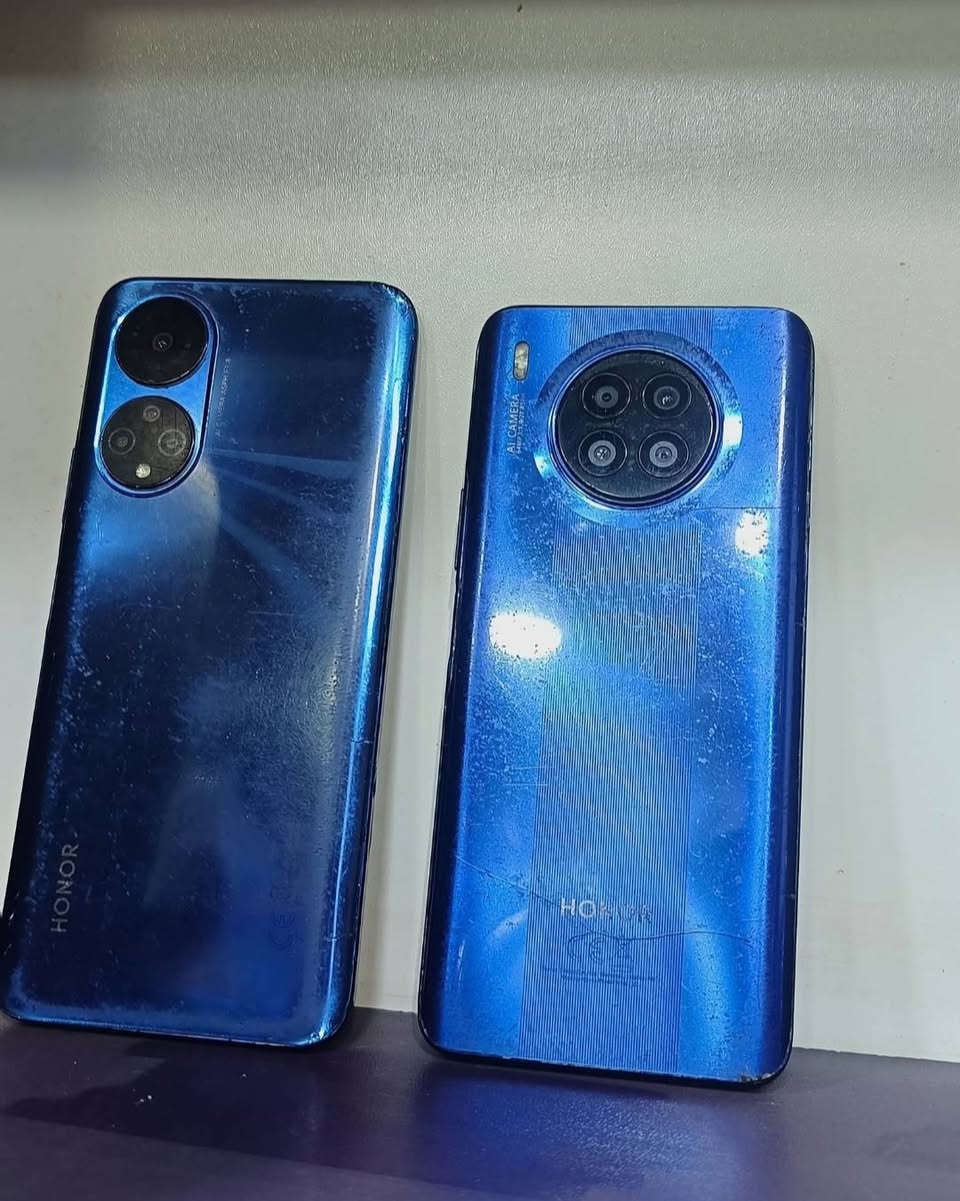 السلام عليكم
هونر 50 لايت...
ذاكره 128..... 
عشوائيه 8… 
بدون ملحقات 
مكفول من العطل  بيه فطر  بالشاشه بسيط 
جدا موضح بالصور
ب95 الف او مراوس
@@@@@@@@

وجهاز هونر X7 
ذاكره 128
عشوائيه 4+2
كله تمام شرط الفحص
رايده ب110 الف
وبيهن مجال
السكن بصره


**إذا كنت صاحب هذا الإعلان وتريد حذفه لأي سبب، رجاءا أرسل رسالة إلى الدعم الفني**