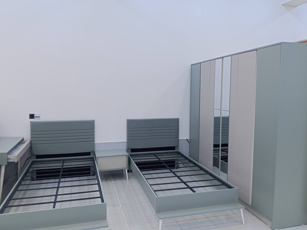 السلام عليكم ورحمة الله وبركاته 
فني تنصيب الأثاث التركي والصيني وكل أنواع 
 الأثاث المنزلي والمكتبي
فتح وشد وتصليح كل انواع الغرف
عدا العراقي 
بيع وشراء الغرف التركيه المستخدمه والاثاث المنزلي المستخدم 
للطلب والاستفسار راسلونا او اتصلو بنا على الرقم 
***********
