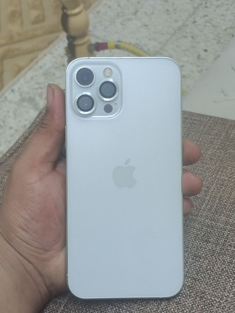 سلام عليكم 12ابرو ماكس مساحت التخزين 128البطاريه 88جهاز مامفتوح ونضيف كلش فقط الفيس ايدي واكف مكاني بغداد الشعله رايده 500رقم الهاتف ***********
