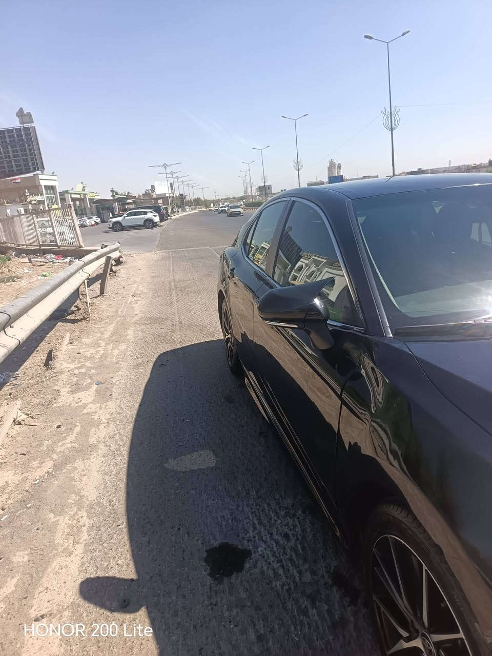 للبيع: كامري SE موديل 2024
اللون: أسود مع شذرة زيتوني.
المواصفات:
• كاميرا.
• مقعد كهربائي.
• رادار.
• قيادة ذاتية.
• ثلاث وضعيات قيادة: Eco - Normal - Sport.
• مقاعد جلد.
• شيفتات على المقود.
• شاشة رئيسية.
• شاشة معلومات وأعطال.
الحادث:
بنيد مصبوغ، وجاملغ بارد، وباب الصدر لحد أسفل المرآة مصبوغ. يعني قطعه ونص صبغ فقط
القُمارة فيها تعريج بسيط نتيجة التحميل، وتحتاج فقط إلى PDR.
معلومات إضافية:
• رقم بغداد وباسمي مباشرة.
• السيارة مناقصة برغي، ولا يوجد أي كلوب بالدشبول مشتغل.
• متصرف عليها ألف دينار.
• مضافة عليها لايت وبك لايت موديل XSE.
السعر ١٧٧وبيه مجال
مكان السياره بابل علئ الخط السريع يم محطه وقود العمران نص ساعه عن بغداد 
للستفسار ***********
***********
