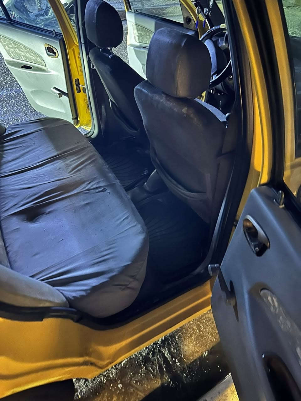 سلام عليكم طيبه للبيع موديل ٢٠١٥بسمي تحويل ثاني يوم
مصفره كلشي هيئه وغرامه هزه جديده قبل سبوع سويتها هيه وسنويه جديده  
تبريد ثلج يحتاجلها شوي كماليات بيها ضربه من خلف مبدله 
ما مشتغله تكسي سياره مال بيت 
وسياره خير من الله 
بيها باتري جديد وتخم تايرات 
وزنون اصلي ١٣٠ الف  
***********
بابل المسيب حي الموظفين 
سعر 5 مليوون
