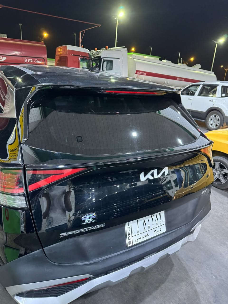 السلام عليكم
سبورتج EX ٢٠٢٣ 
ماشيه ٥٧ الف كيلو متر 
١- تشغيل عن بعد 
٢- تحديد مسار 
٣- نقطه عمياء 
٤- Auto break , Auto Hold 
٥- تبريد قطعتين 
٦- شاشه كبيره و تجي متصله بالعدادات و كلها ديجيتال مو مثل الخليجي دكم 
٧- تبريد بيانو 
٨- سايد بريك دكمه 
و بعد هواي مواصفات الامريكي 
لونها اسود مطعم بنيكلات بلادي 
القطع : 
بنيد تبديل + صبغ بالجنطه
***********
