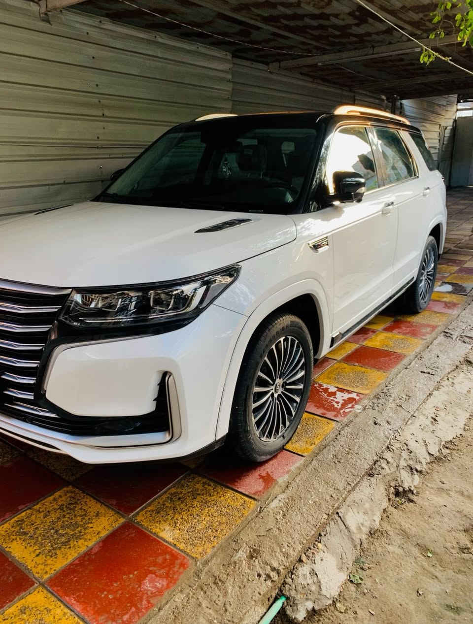 شانجان cs95 موديل 2023 فول مواصفات بونوراما فتحة تشغيل عن بعد كاميرا 360 حول السيارة بعد بيه هواي مواصفات اعلى فئة رويال 
ماشية 39 كم 
محرك 2000 توربو تمشي حتى عالبانزين العادي بدون دوانز 
و بعده بالضمان تبديل دهن بالشركة 
بيه طخة بسيطة بقبق الصندوق ومعدل ومصبوغ
السيارة حرة باسمي 
اي استفسار على هذا الرقم *********** متوفر واتس
