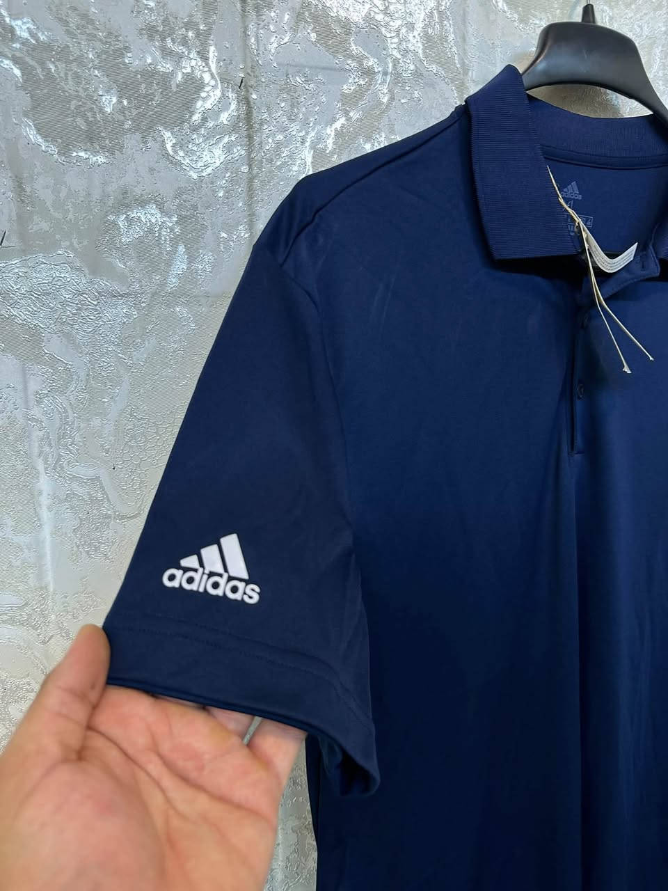Adidas 
اصلي وكاله غير مستخدم 
لون نيلي 
القياس xl


**إذا كنت صاحب هذا الإعلان وتريد حذفه لأي سبب، رجاءا أرسل رسالة إلى الدعم الفني**