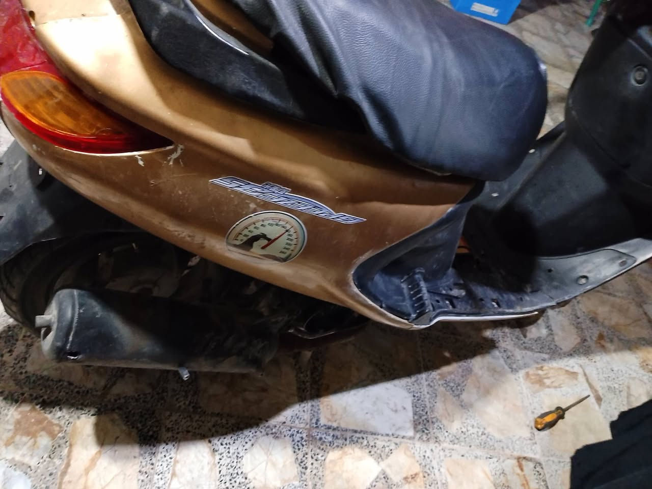 السلام عليكم  الدراجه للبيع هستوه امجفته  شلع ومعدل فول كله شغال سلف اشاير هورن باتري جديد السعر ٣٠٠ وبيه مجال عوزه كفر كدام المكان نجف كوفه يم نفق مسلم بن عقيل رقم ‏‪***********‬‏
