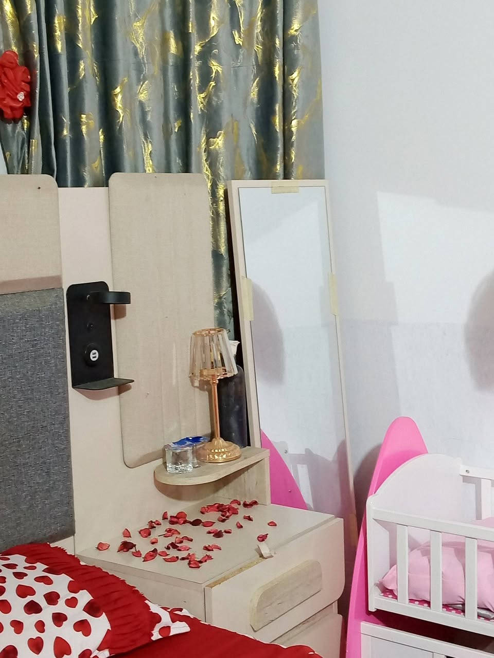 عيني جنت عارضها بـ مليون 500
هسه تم تغير سعر رايدها مليـون 200 لن متوازي ع بيتها كلش *********** الحولي مقابل مستشفى الكفيل
