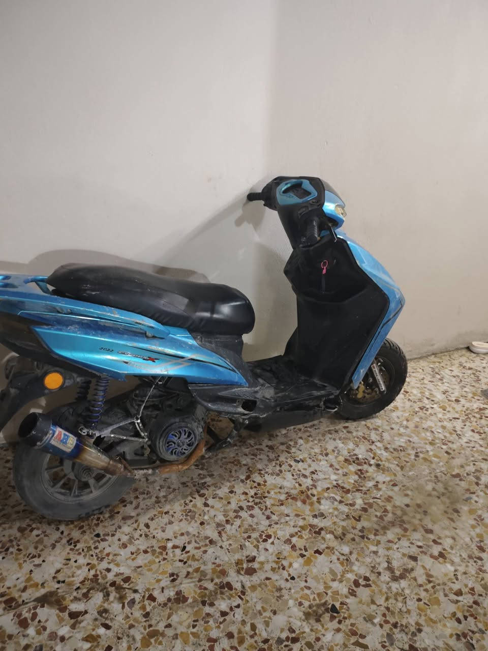 السلام عليكم سكنس صيني الدراجه مال روحه و جيه (شغاله) عايزها بس هلال مال هندر و ستاند مكينتها مجفته مره وحده بيدي جفتتها يعني وكم المكينه فول  صالنصه رياضي و البلادي موجوده للعلم الشوته مالتها جديده و موجوده 
قيم باليرضي الله و تعال اخذها 
عنواني كربلاء الحر ***********
