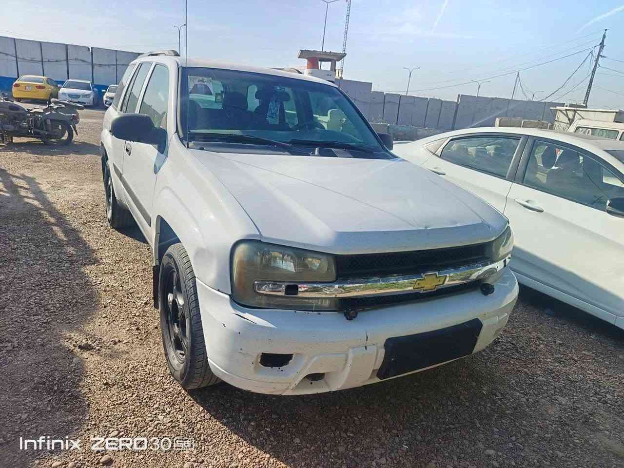 السلام عليكم ورحمة الله وبركاته
بلايزر موديل ٢٠٠٥ مزاد وزارة الداخليه
السياره حلوه ونظيفه مرتبه
اشتريتها بس مطلعت بيها ابد 
كير مكينة حدادية تخم تاير غرفتها نظيفه
تبريد شغال 
مكان السياره ميسان العماره 
رايدها ب٥٠ وبيها مجال 
او مراوس بسيارة ثانية 
اهم شي من العماره 
للتواصل ***********
