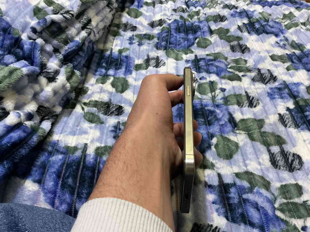 ايفون 15 pro max
الذاكره 512

البطاريه 90 بلادي لامصعده ولا مبدله الجهاز نظافه فولل

السعر 1300 وبي مجال

التواصل : ***********
