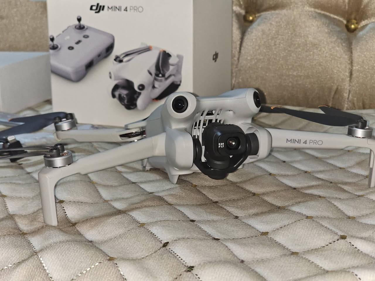 السلام عليكم
DJI mini 4 pro 
كبس جديدة 
فتحتها للفحص فقط ماطايرة 
نظافة 100 % كفالة عامة من زلغ
سنكل
رقم ***********

