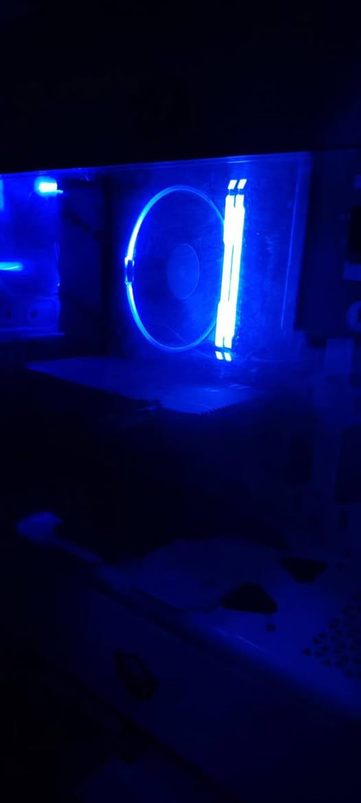 السلام عليكم حاسبه العاب ومونتاج 
تشغل كل الالعاب 
المواصفات
R5 3600
Msi Rtx 2060 ventus
Psu rocket  750 Gold
Ssd 120g klevv
Ram 2x ddr4 3200 croser Rgb
Hard 1t 
Case deepcool
motherboard asrock b450m-hdv

الشاشه 
Asus 24
144hz 1ms

الملحقات
 كيبورد razer blackwood
الماوس logitech g502
هيد سيت عادي
جويستك بلي فور شكل بلي فايف

الحاسبه نضيفه كلش 
مكاني الرمادي السعر 550 الف

واتساب 
 ***********
