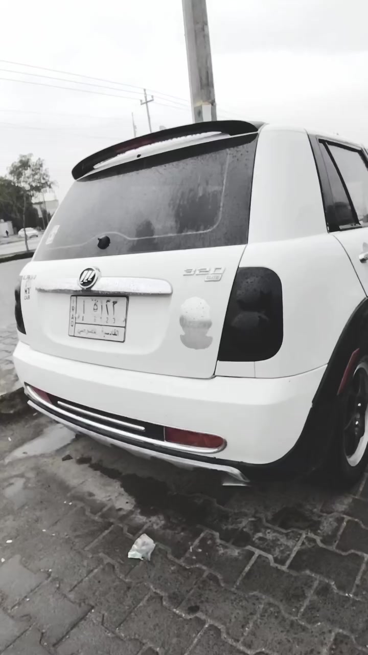 للبيع ٢٠١١  نيضفه وجاهزة
صبغ جاملغ فقط   مكينه كير كلة مكفول  تبريد ثلج

حدادية ٧٠٪    سعر ٣٣وبيها مجال قليل
***********
