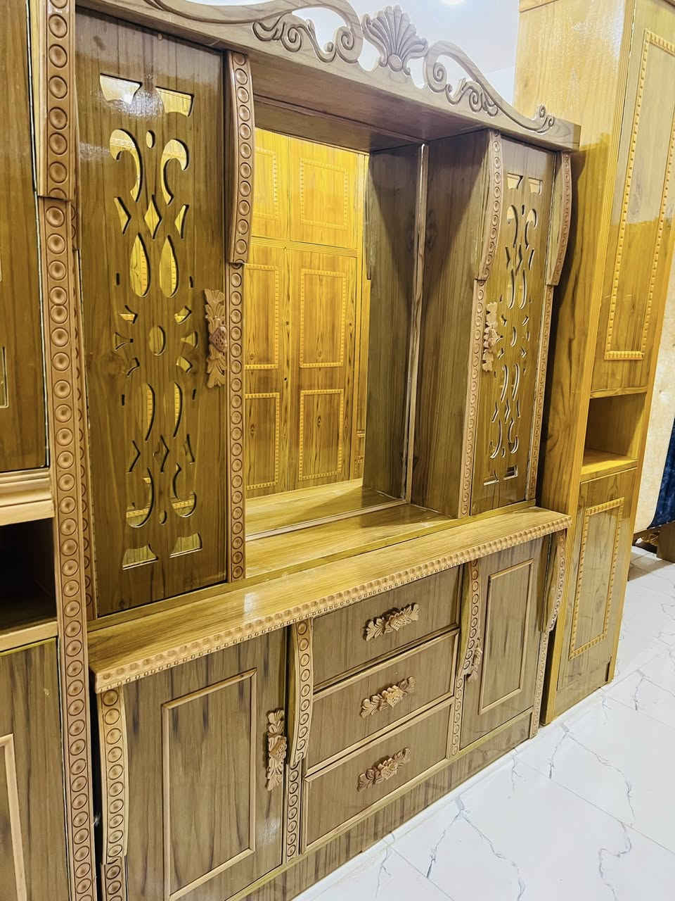 معرض الميار. للأثاث المنزلي 

عنوان الكيارة قرية اجحله 🫀

نضام القسط عل بطاقه الرافدين 
١٨شهر بدون مقدمه.  

دخل شوف الصور وراسلني تصلك الباب البيت الغرفه 

***********لتواصل
