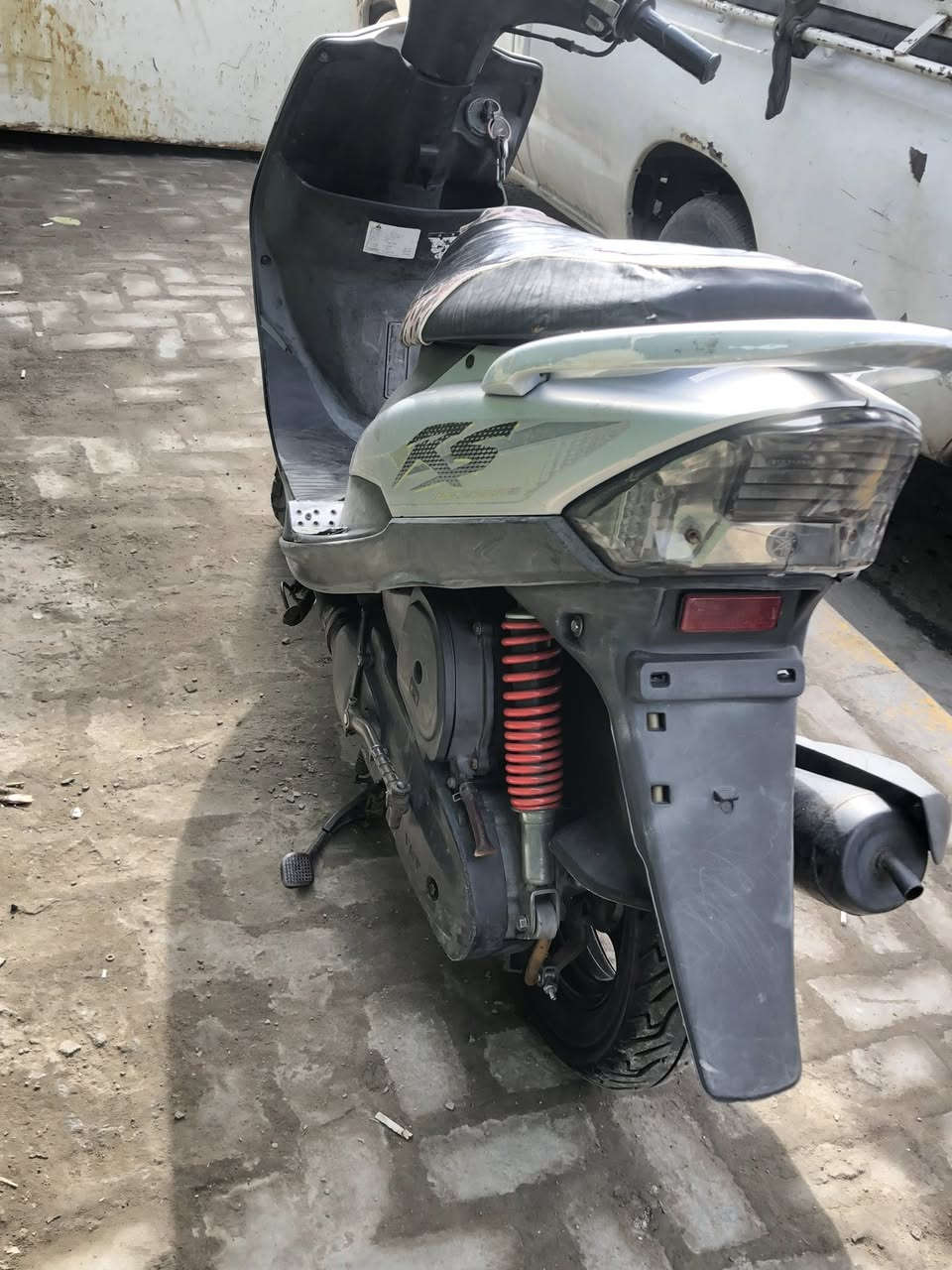 سلام عليك شباب دراجة ماكس عدله نضيفة ما بية اينقص شغالة محرك ما مفتوح جيب فيتر تعال افحص اوراقة بسمي  سعر ٨٥٠ بية مجال مستعجل علة بيعدة  مدينة صدر رقمي  ***********
