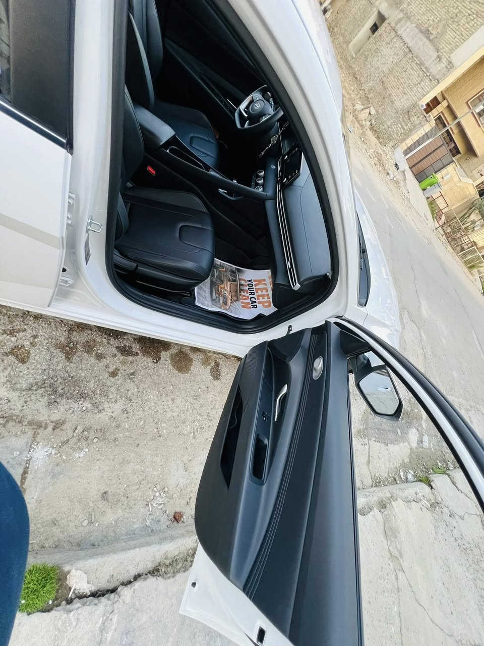 السلام عليكم
النتره لبيع موديل 25 شكل خليجي دبل نوزل محرك 1500
سياره جديده بياه شخط بل باب الايمن وشخط بل دعاميه بصيط موضح بل صور 
مواصفات 
1 مري شفط + ترحيب  
اشاير بل مري 
حساس امامي خلفي 
فتحت سقف 
3 انضمه قياده ايكو اسبورت اسمارت و عادي 
تحكمات استيرن 
كشنات جلد اسود 
كامره 
شاشه كار بلي 
تبريد قطعتين 
هند بريك دكمه 
مانع انزلاق 
صندوق ذكي 
باقي المواصفات معروفه 
ماشيه 6000 
سياره جاهزه من كلشي والحمدالله رقم بغداد بسمي تحويل ثاني يوم بغداد الشرطه الرابعه  
السعر 157 وبيها مجال بصيط 
رقم ***********
