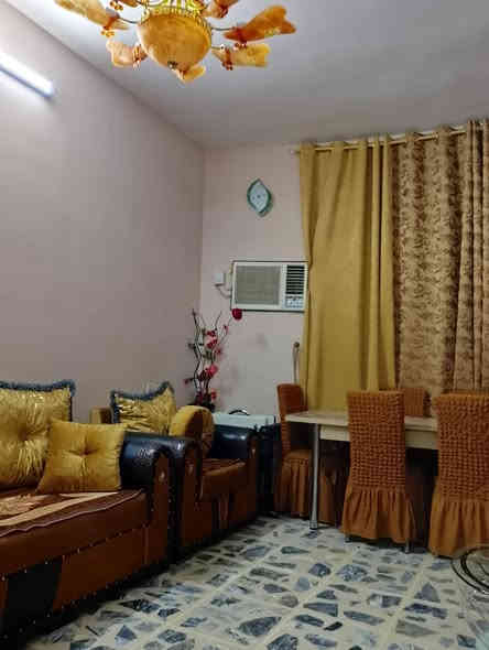 للبيع في سامراء حي معمل الادويه العماليه من جهة الوانم دار سكن طابقين مساحته 250م شارع 10م يحتوي على 4 غرف نوم واستقبال وصاله كبيره ومطبخ حار وبارد وحديقه وگراج البيت شغل جناي عالي عن الشارع السعر خاص رجاءا للاستفسار الاتصال على الرقم *********** ابو بركات الدراجي عقارات الحاج فاضل زهدي
