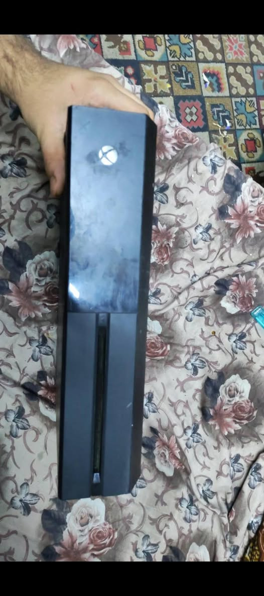 السلام عليكم اكس بوكس ون ذاكر تيره بي العاب حلوه للبيع او مراس ايباد او موبايل رقمي ***********
