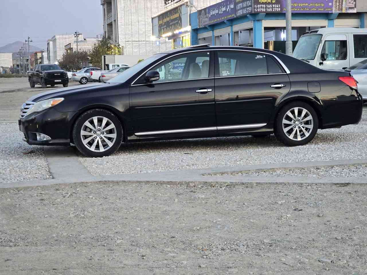 بەناوی خوا

تۆیۆتا ئەڤەلۆن ساخ ساخ 2011 لمیتد
کۆدی ئاسایشی بۆکراوە

قەپات قەپات مواسەفات

کوشن سارد و گەرم
سڵایت
 پێنج بەسمە
سیدی بۆکس
حاسەو کامێرا
تەحدید سورعە
پەردە
ناو ڕەش

سەیارەکە دوو پەڵە بۆیاخی هەیە بێ دەعم و لێدران

هیچ مەسروفێکی تێدا نیە تکایە پرسیاری هیچی مەکە
گشت گیانی لایت بۆ لایت بەشەرت

تەنیا تێل
***********
ڤایبەر واتسئاپ
