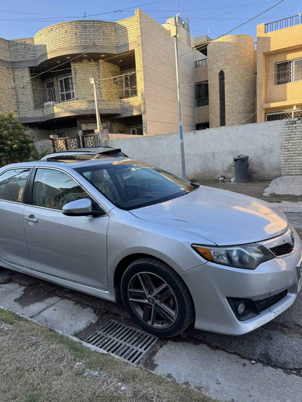 كامري موديل 2015 خليجي فول مواصفات بيها صبغ قطعتين فقط رش بدون دواخل سياره حلوة مكينه بيها خيط بخار بسيط جدا السعر 135 وبيها مجال بسيط جداً *********** بغداد العامرية شارع العمل الشعبي
