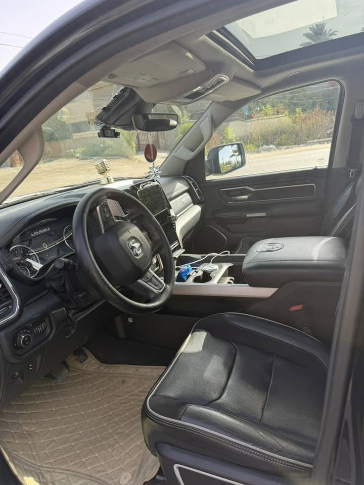 * الموديل: RAM Laramie 2022 فول
* المحرك: HEMI 5.7L V8
* الممشى: 56 ألف ميل
* اللون: أسود
* كابينة دبل (Crew Cab)
* شاشة كبيرة + كاميرا خلفية
* مقاعد جلد كهربائية تدفئه تبريد 
* تشغيل بصمة 
* مثبت سرعة
* حساسات وكاميرات
* السيارة بحالة ممتازة جداً
* صيانة منتظمة ودهن أصلي

السعر: (31,500)

للاستفسار: (***********)
