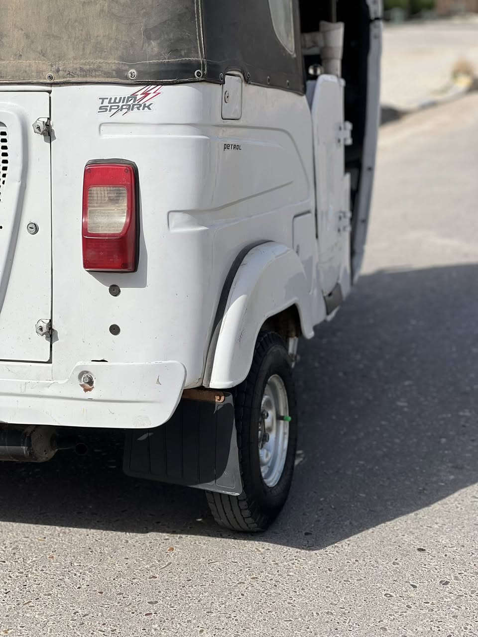 سلام وعليك عيني تكتك البيع ٢١ شهر ١٢ بسمي تحويل ثاني يوم اي نقص مابيه خير من الله كبل اشارع سعر ٨ وربع وبيهه مجال 
رقم ***********
