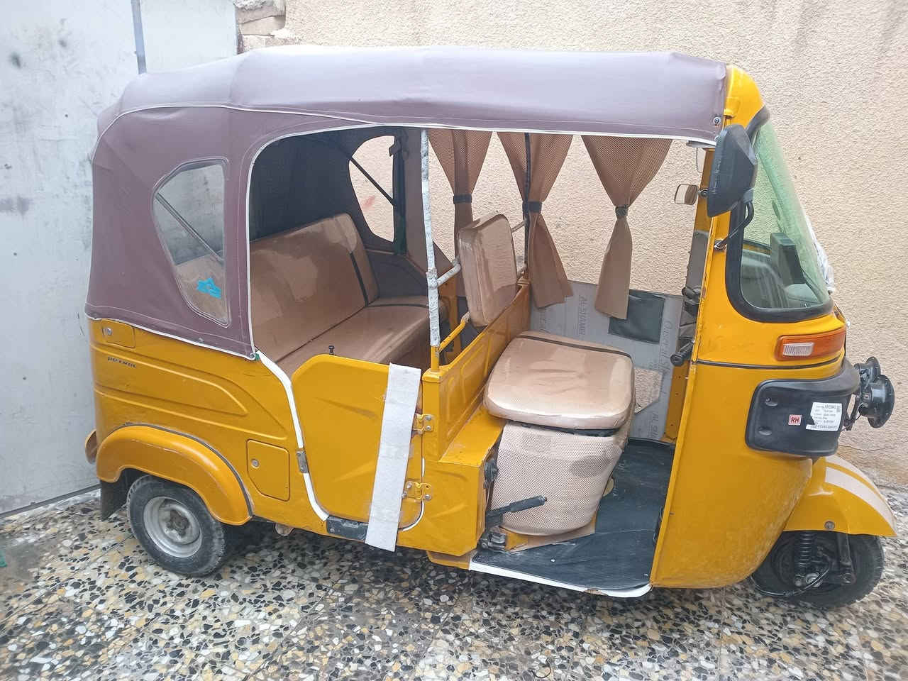 تكتك ٢١ شهر ٧ رقم وسنويه للبيع تكتك حلوه مكينه ناعمه مانقصه شي جاهزه مكاني بغداد الكماليه الشراي يتصل ***********
