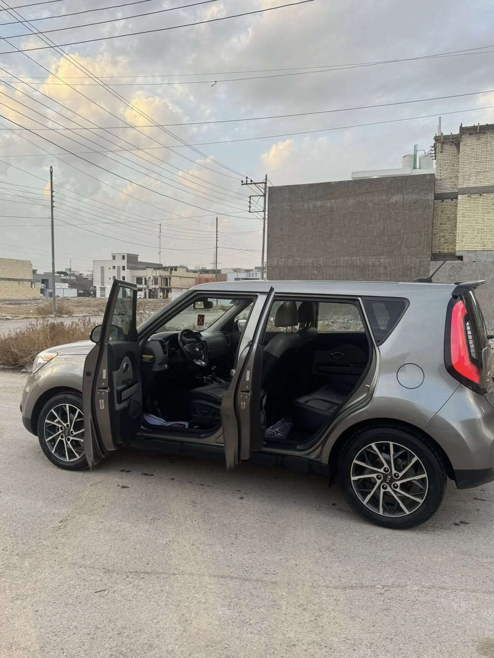 كيا سول موديل 17 فول موصفات رقم بغداد حادثها جاملغ خلفي وشوية بارد بالباب بصف السايق كير محرك 2000 مامفتوحات تبريد تدفئة صدر امامي خلفي جديد ترايها زيرو السونار مرفق
الموصفات 
بانوراما/بصمة كشنات الامامية كهرباء والخلفية قلابة/ رادار امامي / سياقة ذاتية / ستيرن تدفئة /كشنات تبريد تدفئة الامامية والخلفية / اشاير مري شفط/ نقطة عمياء/لد امامي خلفي/شاشة كبيرة كار بلي مع 8 سماعات هارمن مع دمام بلادي خلفي/ زينون عالي ناصي الاصلي نهار بالليل 
مكاني بغداد الدورة ***********
السعر 128 وبيها مجال بسيط السيارة بأسمي
