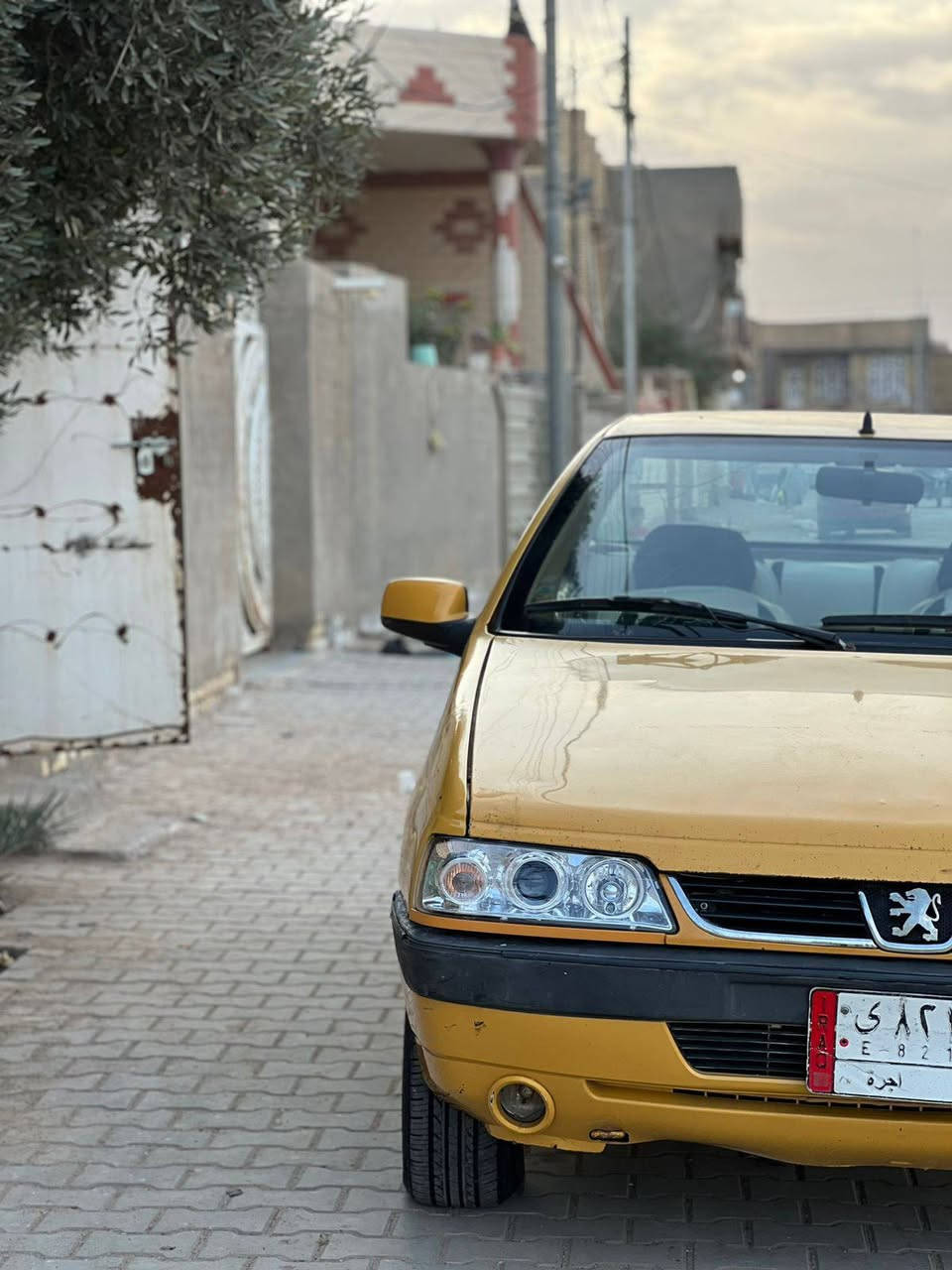 السلام عليكم للبيع بيجو موديل 13 رقم بغداد مصفره السياره كير مكينه خير من الله تخم  تاير جديد دوشمه كشنات تبريد ثلج السعر 33وبيه مجال *********** مكاني كوت
