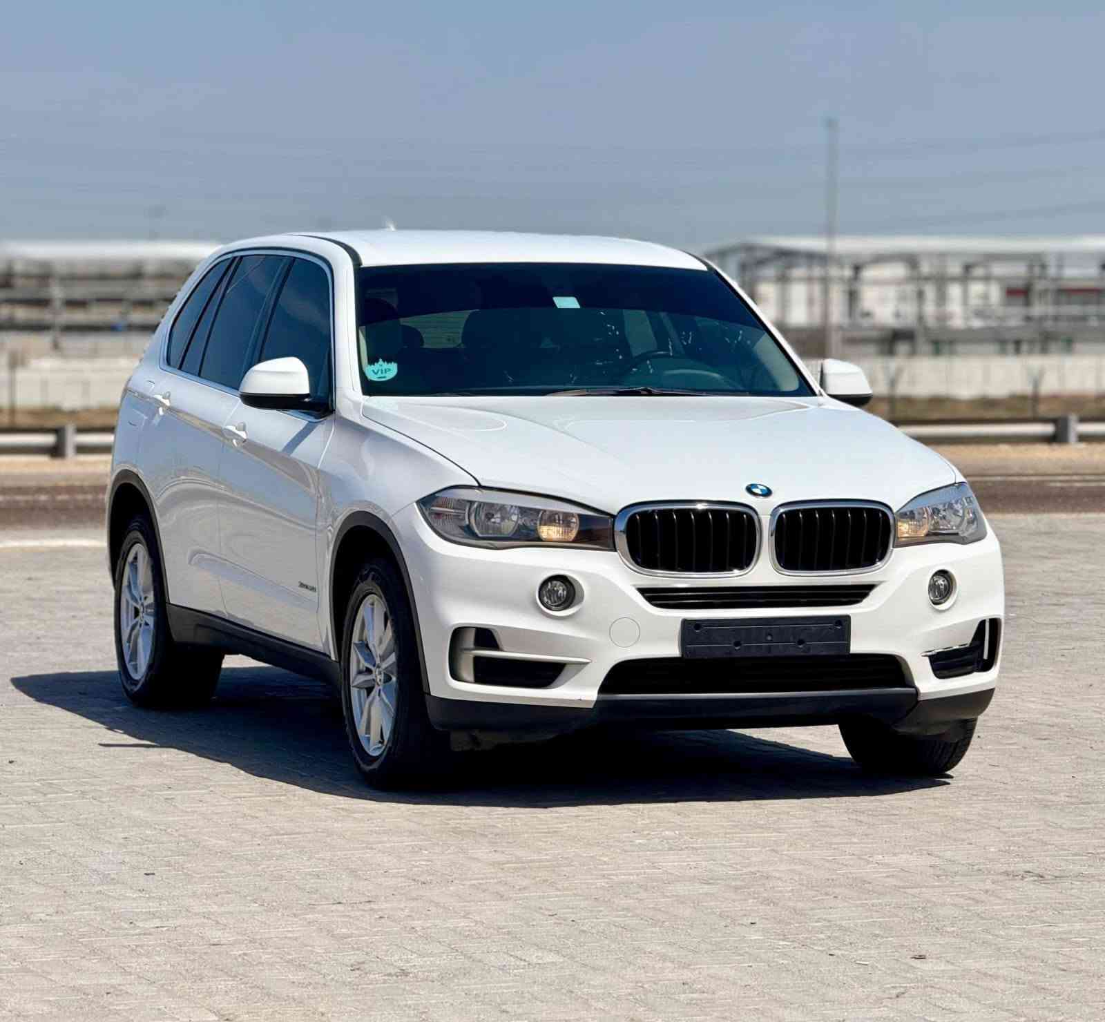 بي ام دبليو X5 XDrive35i 
موديل 2016
خليجي
6 سلندر توين تيربو 
تشغيل بصمة + مقاعد كهربا 
مقاعد جلد + مثبت سرعه 
كاميرا خلفية + نظام SPORT 
ممشى 138،000 كم 
بحالة ممتازة جدا 
بدون اي اعطال 
مسرفس جاهز للتسجيل 
لا يحتاج  أي مصاريف 
مطلوب 39,000 درهم 
قابل لتفاوض
رقم التواصل 0501578754 الشارقة, الإمارات العربية المتحدة


**إذا كنت صاحب هذا الإعلان وتريد حذفه لأي سبب، رجاءا أرسل رسالة إلى الدعم الفني**