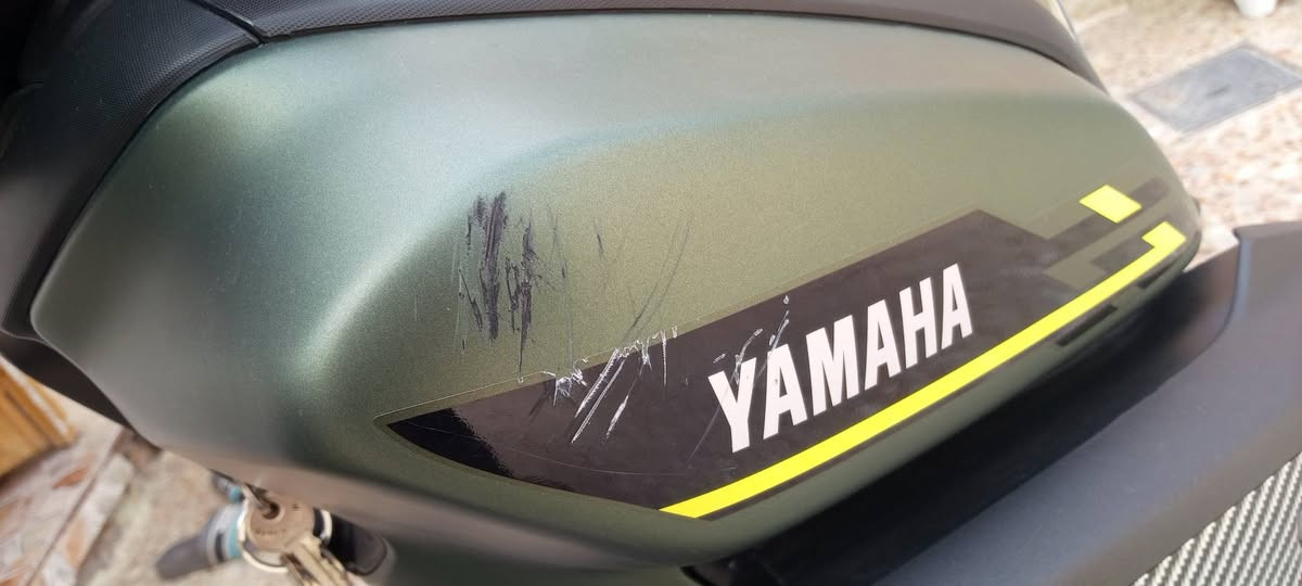 سلام عليكم
دراجه ZR 
2025
طالعه بشهر ال واحد 
مكينه مكفوله 
كفر جهت اليمنه بي كشطات بصيطه مثل ما موضح بل صوره 
مكان رميثه 
متواجد فيس 
او الاتصال ***********
