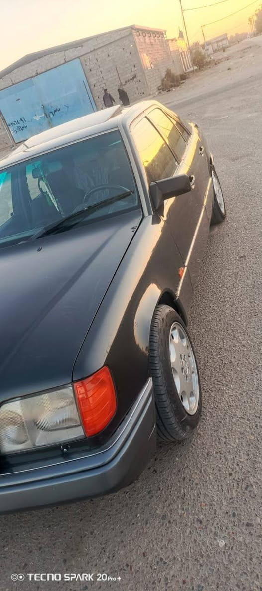 السلام عليكم سيارة للبيع موديل 1991سيارة حلوة نظيفه مصبوغه جماليه رگوگه سليمه سيارة جديدة معنى لكلمه سعر 60وبيه مجال رقم بغداد سنويه 28وانه بخدمت لشراي اتصل *********** مكاني البصرة الدير
