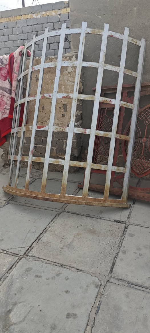 السلام عليكم شبابيك عدد 3 مع باب غير مستخدمات مع شباك فر مستخدم جدا نظيف وحديد درجه اولى كلهن سعرهن 400 مكاني تضحيه حي ام البنين للاستفسار اتصل ***********
