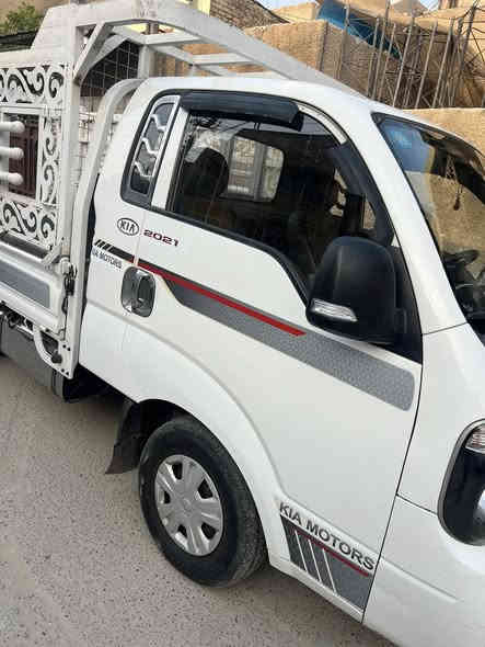 سلام عليكم كيا حمل للبيع 2019 نضيفه كلش محرك 2700 مفتوح ماشيه 113 الف رقم انكليزي بغداد والسنويه بأسمي تحويل ثاني يوم داخله هزه وسنويه جديده
السنويه لل 22/9/2029  تاخذهه مصفره من الغرامات والضريبه السياره كوري اصلي وليس خليجي ذره صبغ مابيهه على وضع الشركه 
والجادر جديد مره وحده فاتحه هم وياهه
بسعر 140 
للاستفسار “***********
