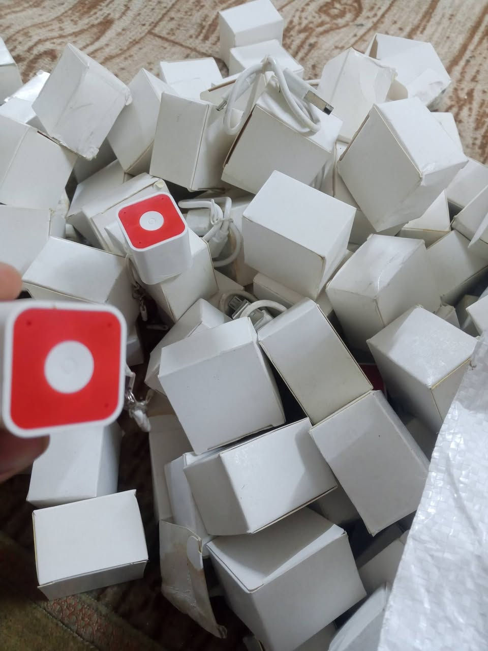 سلام عليكم عندي عدد من سماعات تشتغل بلوتوث هيه وتوصيله مالتها اريد ابيعهن شلعه وحده تفيد ابو حاجه بالف المكان الحريه الدور


**إذا كنت صاحب هذا الإعلان وتريد حذفه لأي سبب، رجاءا أرسل رسالة إلى الدعم الفني**